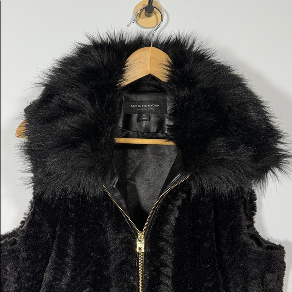 New Marc New York Black Faux Fur Vest Gold Zip Pockets Plush Collar Jacket Sz XL - Picture 2 of 11